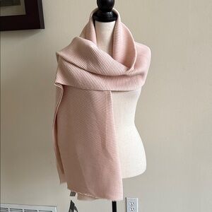 Elegant Pink Ribbed Scarf